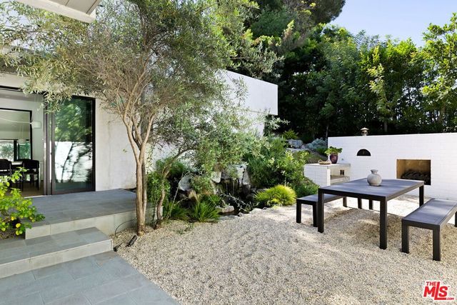 11210 Briarcliff Lane, Los Angeles, CA 91604