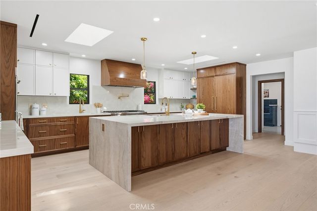 23925 Crosson Drive, Woodland Hills, CA 91367