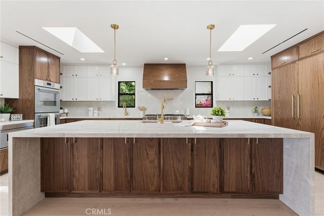 23925 Crosson Drive, Woodland Hills, CA 91367