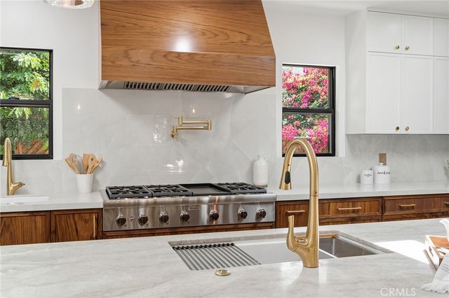 23925 Crosson Drive, Woodland Hills, CA 91367