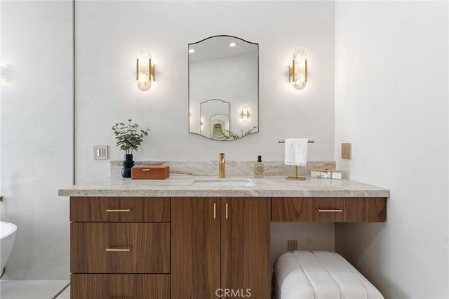 23925 Crosson Drive, Woodland Hills, CA 91367