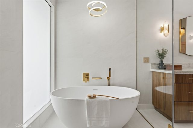 23925 Crosson Drive, Woodland Hills, CA 91367