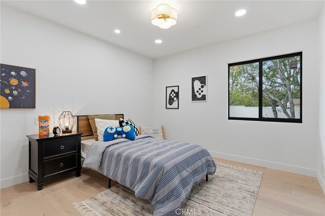 23925 Crosson Drive, Woodland Hills, CA 91367