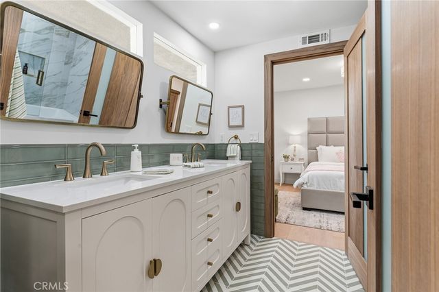 23925 Crosson Drive, Woodland Hills, CA 91367