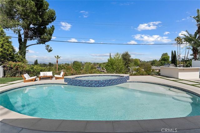 23925 Crosson Drive, Woodland Hills, CA 91367