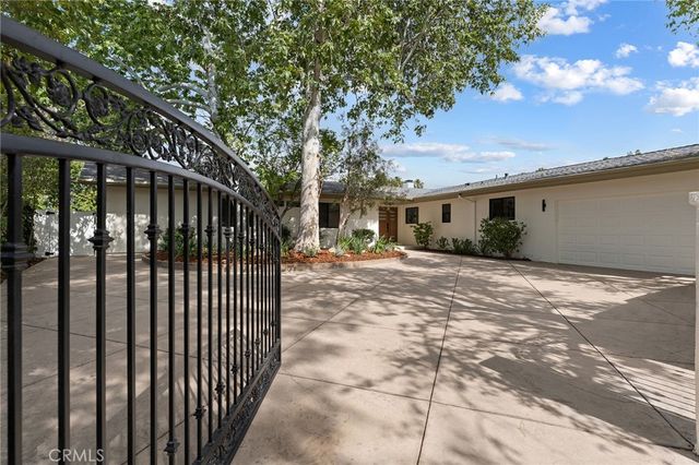 23925 Crosson Drive, Woodland Hills, CA 91367