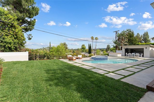 23925 Crosson Drive, Woodland Hills, CA 91367