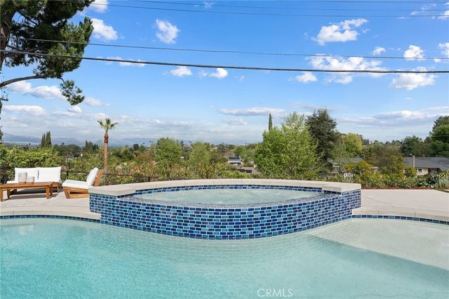 23925 Crosson Drive, Woodland Hills, CA 91367