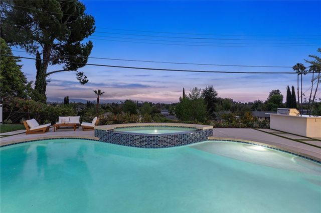 23925 Crosson Drive, Woodland Hills, CA 91367