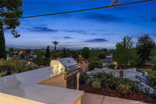 23925 Crosson Drive, Woodland Hills, CA 91367