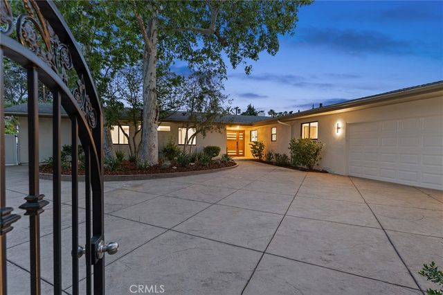 23925 Crosson Drive, Woodland Hills, CA 91367