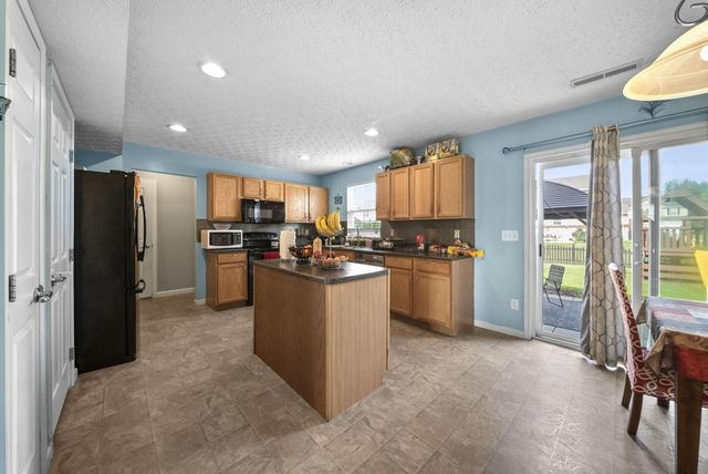 1624 Roscommon Drive, Pataskala, OH 43062