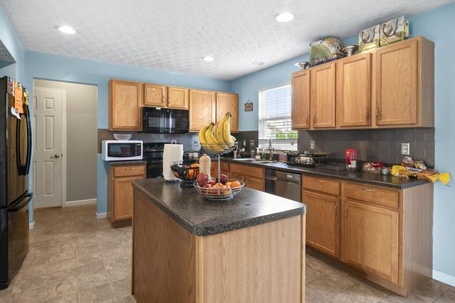 1624 Roscommon Drive, Pataskala, OH 43062