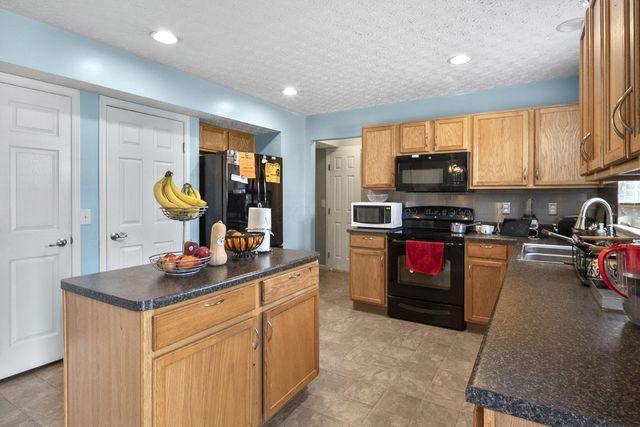 1624 Roscommon Drive, Pataskala, OH 43062