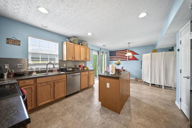 1624 Roscommon Drive, Pataskala, OH 43062
