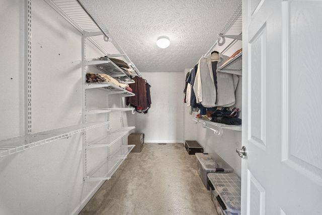 1624 Roscommon Drive, Pataskala, OH 43062