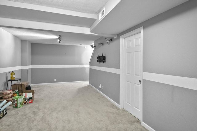 1624 Roscommon Drive, Pataskala, OH 43062