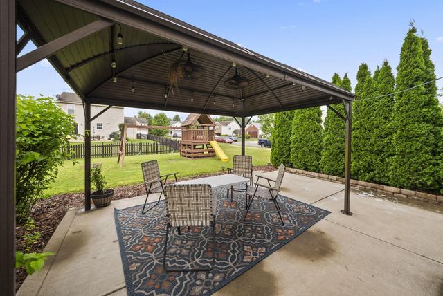 1624 Roscommon Drive, Pataskala, OH 43062