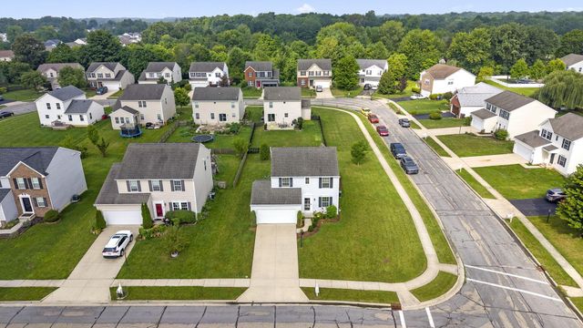 1624 Roscommon Drive, Pataskala, OH 43062