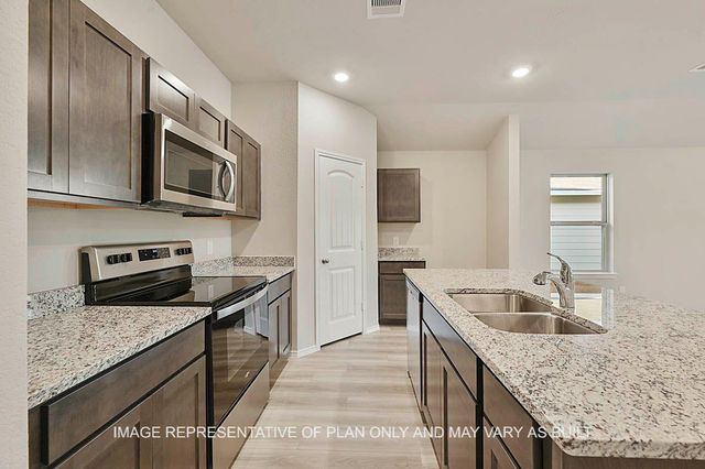 313 Doss DR, Rockdale, TX 76567