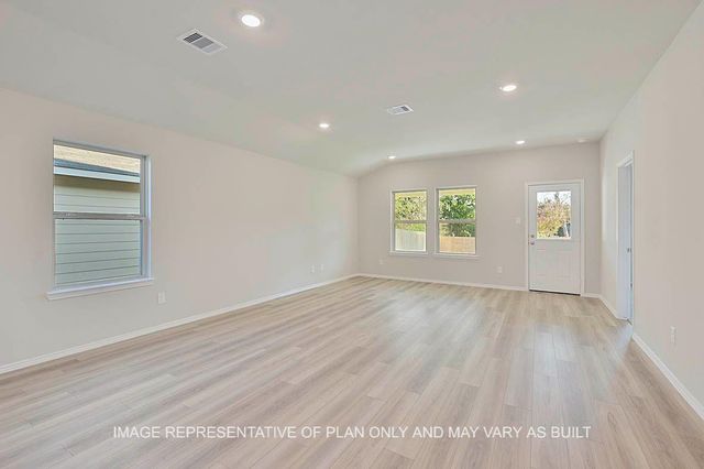 313 Doss DR, Rockdale, TX 76567
