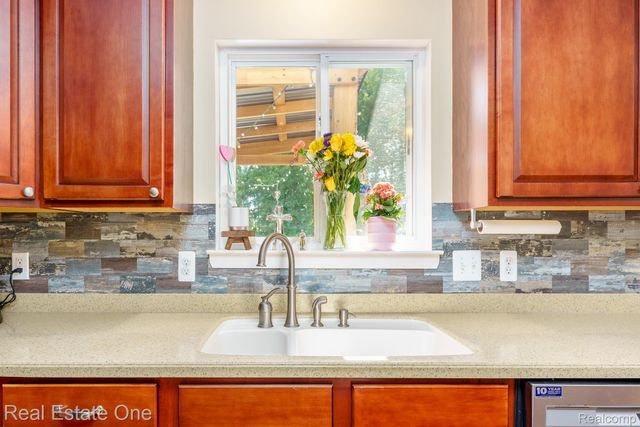 442 Ridgewood Drive S, Brandon Charter Township, MI 48462