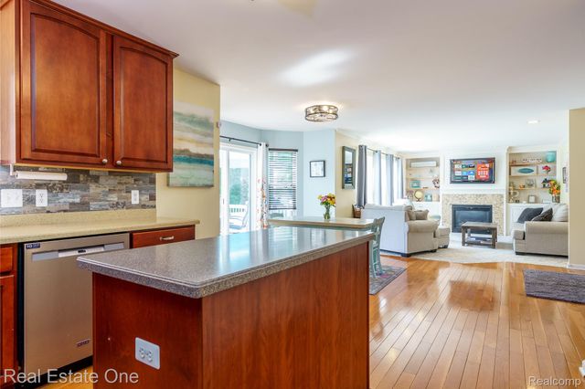 442 Ridgewood Drive S, Brandon Charter Township, MI 48462