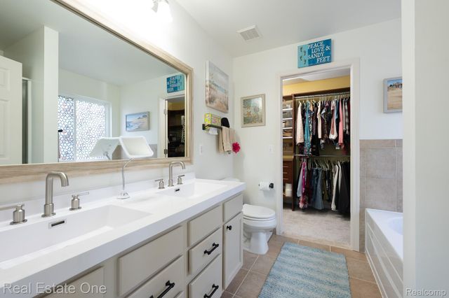 442 Ridgewood Drive S, Brandon Charter Township, MI 48462
