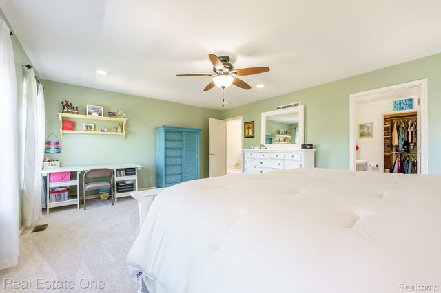 442 Ridgewood Drive S, Brandon Charter Township, MI 48462
