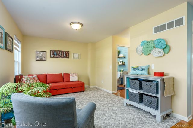 442 Ridgewood Drive S, Brandon Charter Township, MI 48462