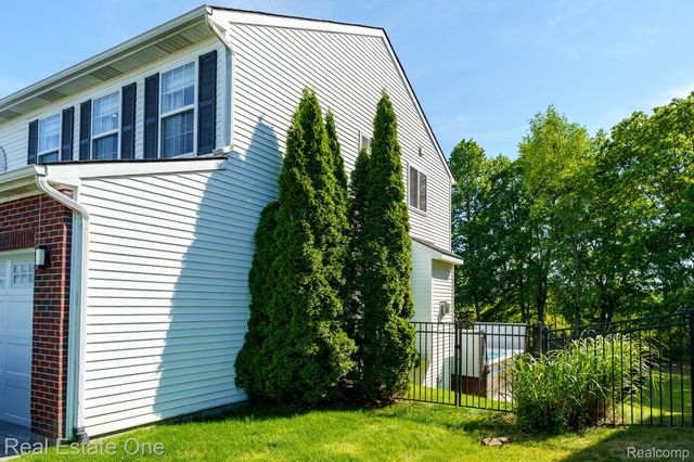 442 Ridgewood Drive S, Brandon Charter Township, MI 48462