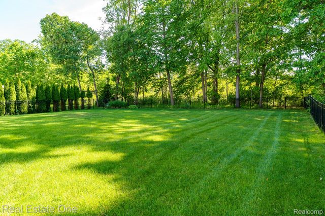 442 Ridgewood Drive S, Brandon Charter Township, MI 48462