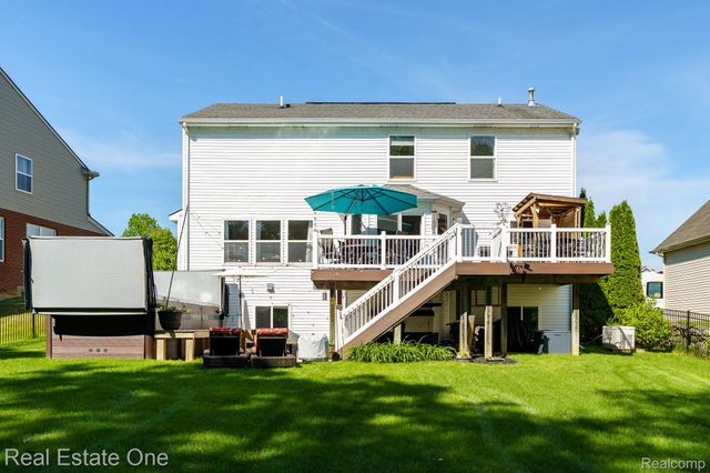 442 Ridgewood Drive S, Brandon Charter Township, MI 48462