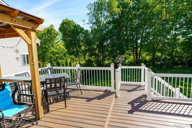 442 Ridgewood Drive S, Brandon Charter Township, MI 48462