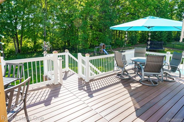 442 Ridgewood Drive S, Brandon Charter Township, MI 48462