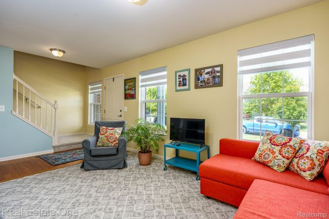 442 Ridgewood Drive S, Brandon Charter Township, MI 48462