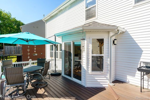 442 Ridgewood Drive S, Brandon Charter Township, MI 48462