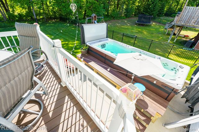 442 Ridgewood Drive S, Brandon Charter Township, MI 48462