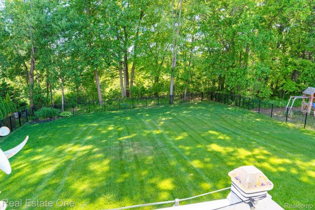 442 Ridgewood Drive S, Brandon Charter Township, MI 48462