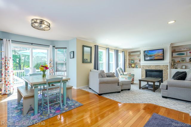 442 Ridgewood Drive S, Brandon Charter Township, MI 48462
