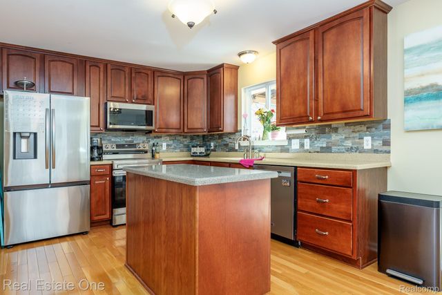 442 Ridgewood Drive S, Brandon Charter Township, MI 48462