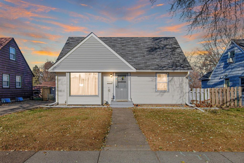 203 Moreland Avenue E, West Saint Paul, MN 55118
