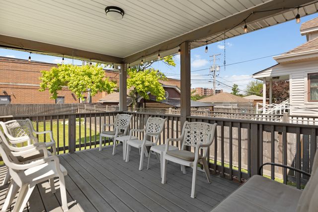 7046 N Franks Avenue, Niles, IL 60714