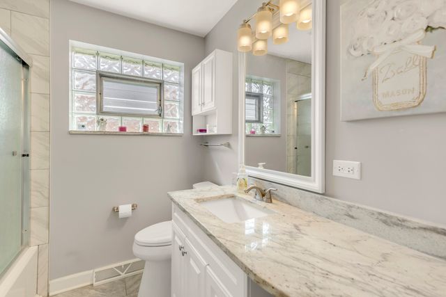 7046 N Franks Avenue, Niles, IL 60714