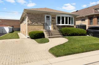 7046 N Franks Avenue, Niles, IL 60714