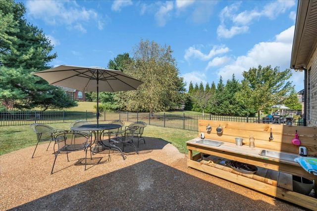 1015 Five Coves Trce, Gallatin, TN 37066
