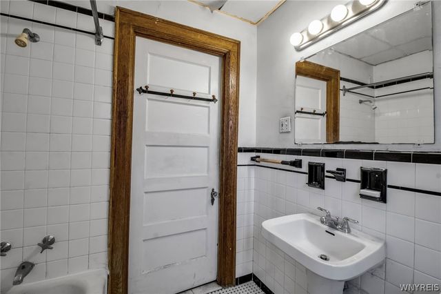 83 Lancaster Avenue, Buffalo, NY 14222