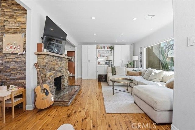 1030 N Cordova, Burbank, CA 91505