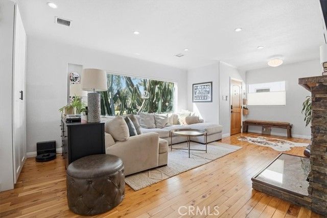 1030 N Cordova, Burbank, CA 91505