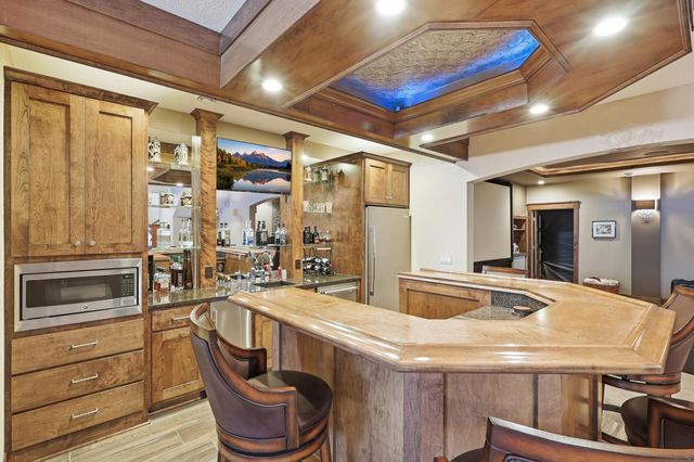 110 Gleahaven Road, Wayzata, MN 55391